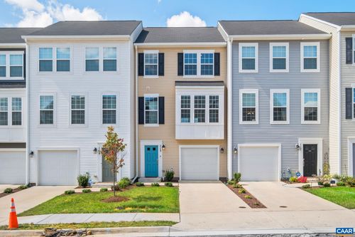 113 Mapleshire Ct, WAYNESBORO, VA, 22980-1828 | Card Image