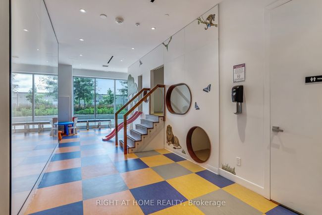 402 - 31 Tippett Rd, Condo with 4 bedrooms, 2 bathrooms and 1 parking in Toronto ON | Image 30