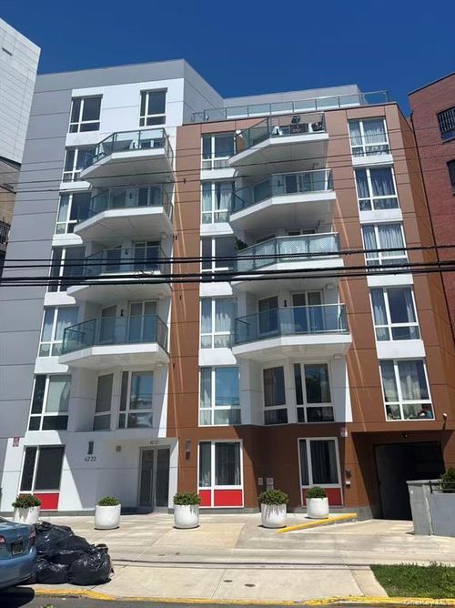 5d-4223 Parsons Blvd, Flushing, NY, 11355-2298 | Card Image