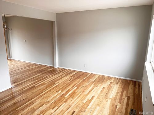 48-25843 Salem St, Roseville, MI, 48066-5811 | Card Image