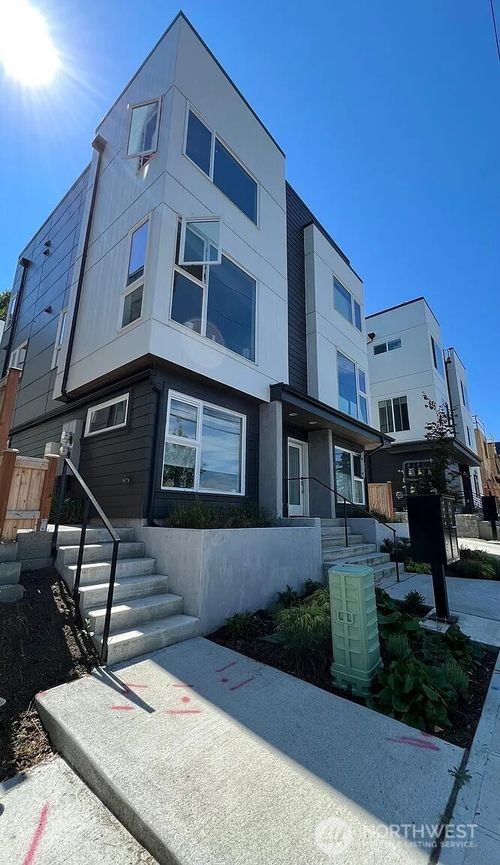 3737 S Dawson St, Seattle, WA, 98118-1911 | Card Image