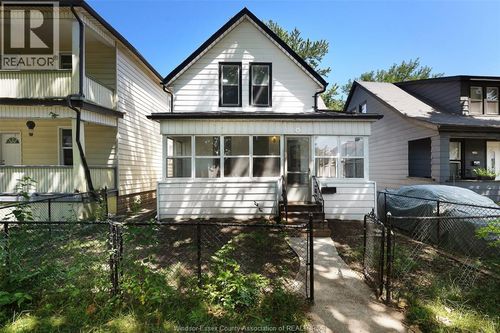 1022 Hickory Rd, House with 3 bedrooms, 2 bathrooms and null parking in Windsor ON | Card Image