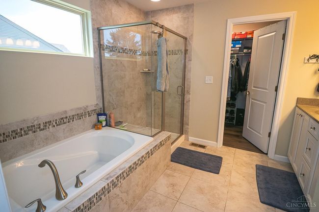 1331 Peregrine Way, House other with 4 bedrooms, 3 bathrooms and null parking in Hamilton OH | Image 25