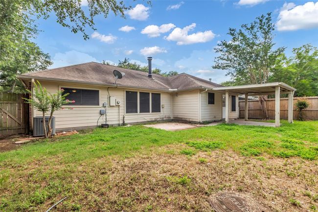 The huge backyard offers plenty of room for outdoor activities and entertainment. | Image 24