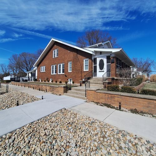 102 N Main St, Cloverdale, IN, 46120-8425 | Card Image