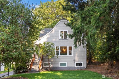 10322 Ashworth Ave N, Seattle, WA, 98133-9410 | Card Image