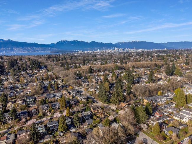 3322 W 38 Th Avenue, House other with 5 bedrooms, 3 bathrooms and 2 parking in Vancouver BC | Image 38