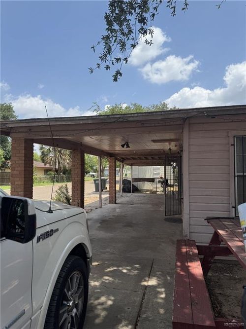 301 E 8th St, San Juan, TX, 78589-2915 | Card Image