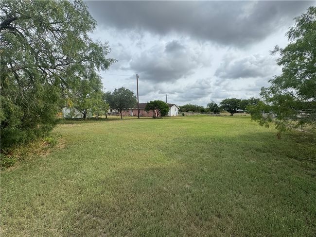 303 E Soyars Ave, House other with 3 bedrooms, 2 bathrooms and 4 parking in Orange Grove TX | Image 23