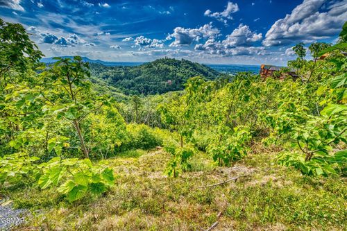2109 Paradise View Way, Sevierville, TN, 37876 | Card Image