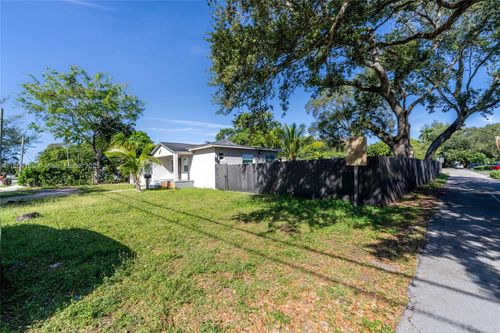 947 Ne 149th St, Miami, FL, 33161-2350 | Card Image