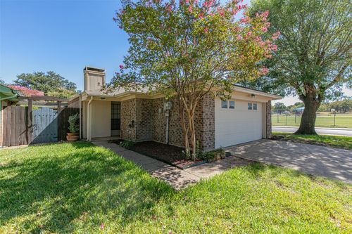 1710 Magnolia Ln, Euless, TX, 76039-2157 | Card Image