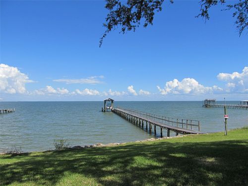 3 Avenue E, Bacliff, TX, 77518-1620 | Card Image