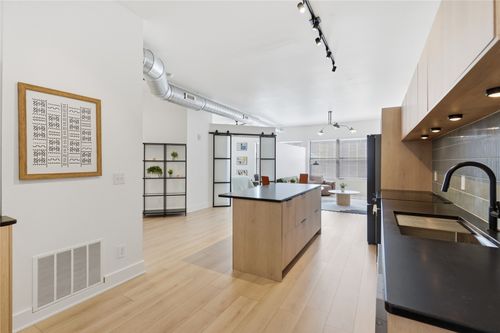 301-400 E Locust St, Des Moines, IA, 50309-1936 | Card Image
