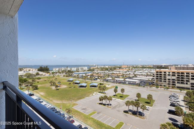 Beside the complex is a park, so no additional building to ruin your view | Image 24
