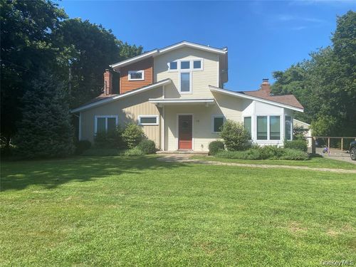 19 End Ave, East Quogue, NY, 11942-4217 | Card Image