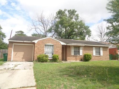 4002 Cloverbrook Dr, Houston, TX, 77045-5613 | Card Image