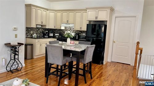 513 Abbott Ave, Ridgefield, NJ, 07657-2451 | Card Image