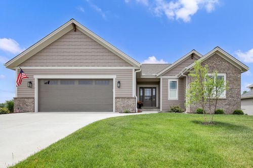 S54W25469 Pebble Brook Court, Waukesha, WI, 53189 | Card Image