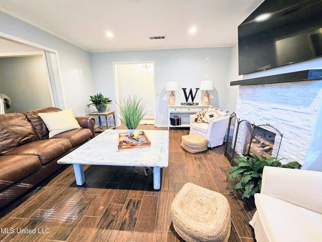 Living Room | Image 4