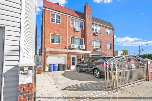 37 24th Ave, Astoria, NY, 11103-4428 | Card Image