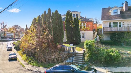 42 Paula Ave, Yonkers, NY, 10704-1508 | Card Image