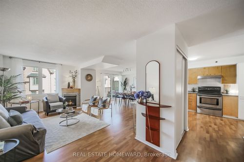 815-75 Weldrick Rd E, Richmond Hill, ON, L4C0H9 | Card Image