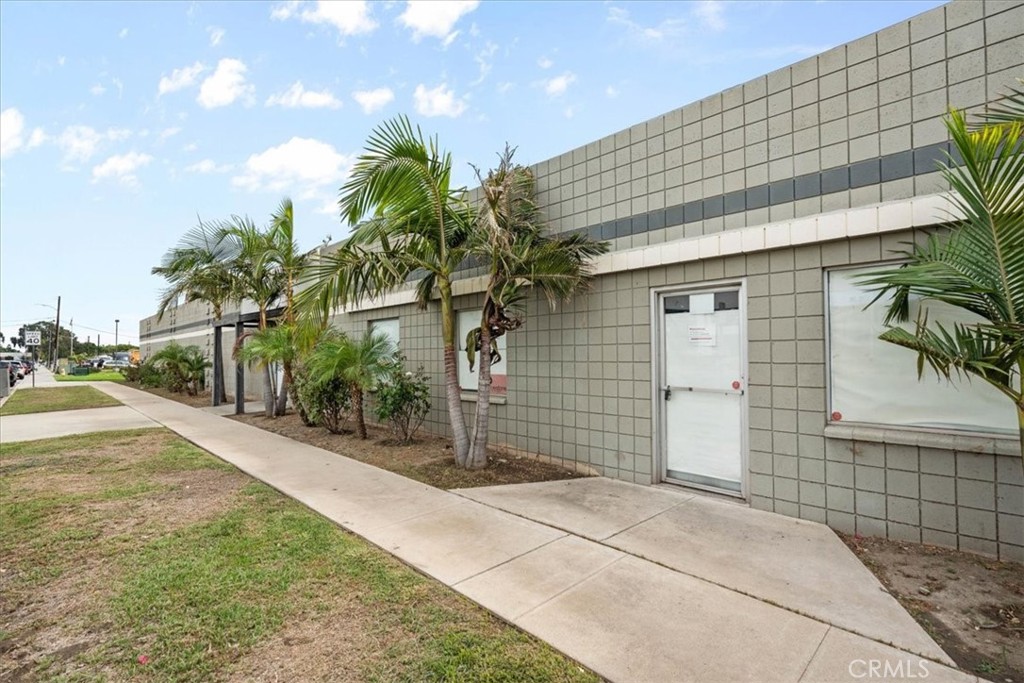 Commercial Sale in Rialto 3