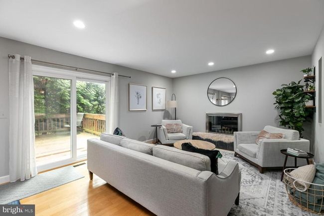 11603 Deer Forest Rd, House other with 5 bedrooms, 4 bathrooms and null parking in RESTON VA | Image 9