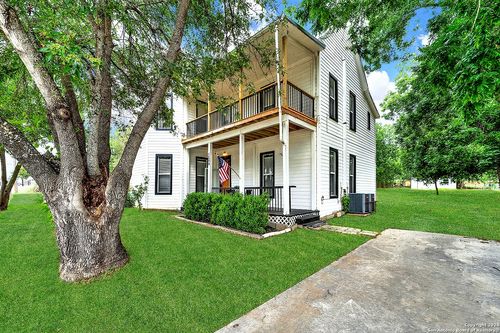 1209 C St, Floresville, TX, 78114-2301 | Card Image