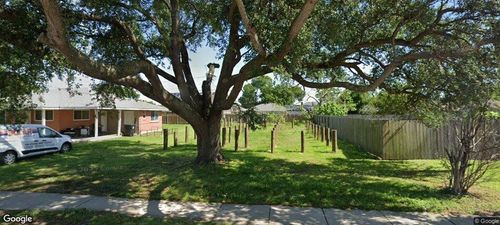 8713 Livingston Ave, Chalmette, LA, 70043-4497 | Card Image