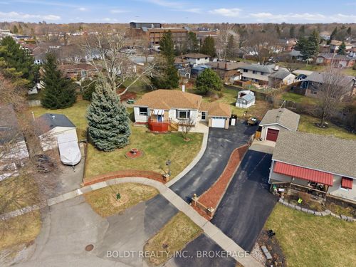 16 Grammar Avenue, St Catharines, ON, L2N3L3 | Card Image