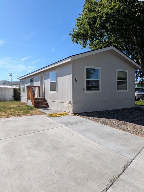 48 Nuclear Ln, Richland, WA, 99354-1746 | Card Image