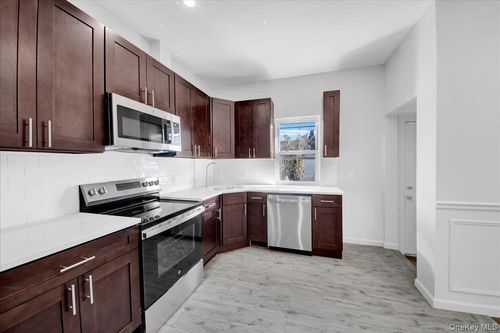 37 8th Ave, Mount Vernon, NY, 10550-3010 | Card Image