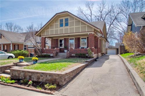 21 E 65th St, Kansas City, MO, 64113-1757 | Card Image