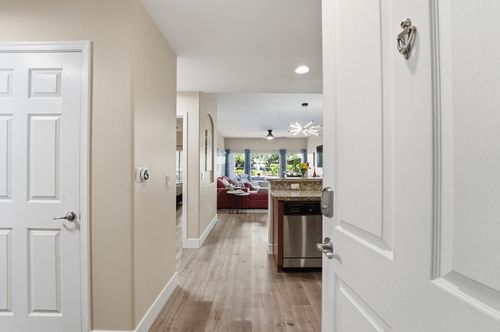 1435-5450 E Deer Valley Dr, Phoenix, AZ, 85054-8118 | Card Image