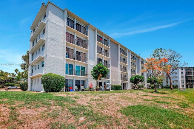 APT-401 - 8720 N Sherman Cir, Condo with 2 bedrooms, 2 bathrooms and null parking in Miramar FL | Image 32