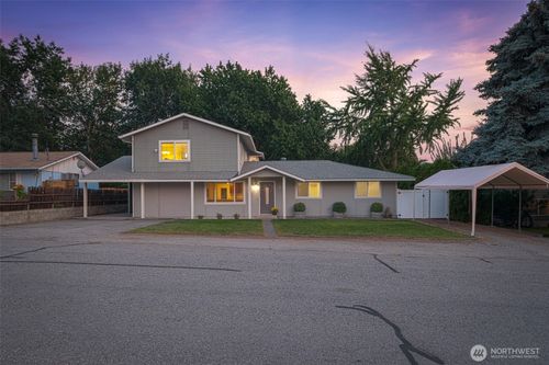 24 Hadley St Ne, East Wenatchee, WA, 98802-3944 | Card Image