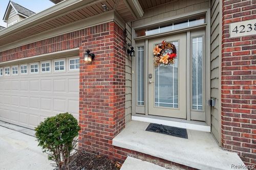 42384 Gateway Dr, Plymouth, MI, 48170-5440 | Card Image