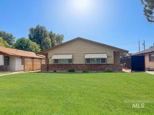 1208 S Fern St, Nampa, ID, 83686-5943 | Card Image