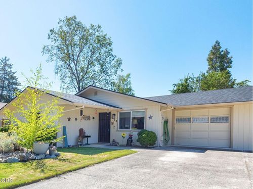 640 Sw Sunwood Way, Grants Pass, OR, 97526-5402 | Card Image