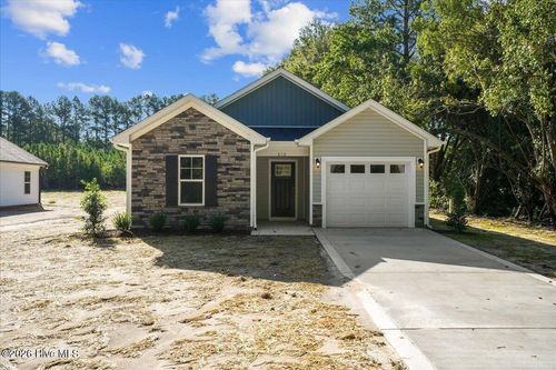 310 E Howard St, Roseboro, NC, 28382-9611 | Card Image