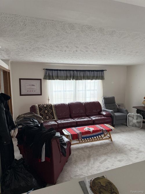 138 Ashley Cir, Swartz Creek, MI, 48473-1176 | Card Image