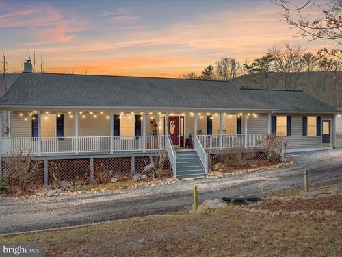 5200 Woodstock Tower Rd, FORT VALLEY, VA, 22652-2113 | Card Image