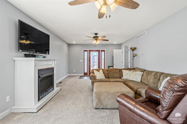 3673 Stewart Farm Rd, House other with 6 bedrooms, 4 bathrooms and null parking in Wamego KS | Image 10
