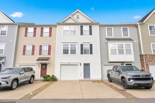 121 Pine Ln, Morgantown, WV, 26508-8827 | Card Image