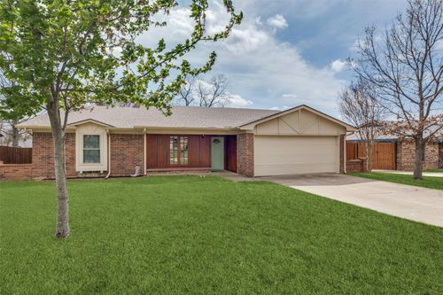 8600 Brookridge Dr, North Richland Hills, TX, 76182-6104 | Card Image
