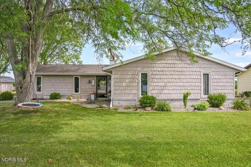 215 Indiana Dr, Bryan, OH, 43506-8947 | Card Image