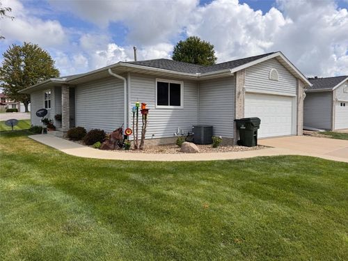 3405 Queen Dr Sw, Cedar Rapids, IA, 52404-3869 | Card Image