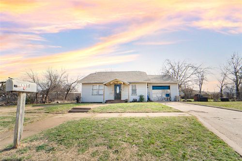 1109 W Elm St, Breckenridge, TX, 76424-3313 | Card Image